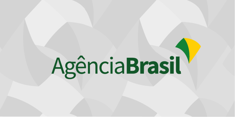 Autoridades brasileiras decidem afundar porta-aviões