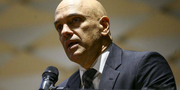 Moraes: "tentaram me dar um cartão vermelho, mas o VAR não permitiu"