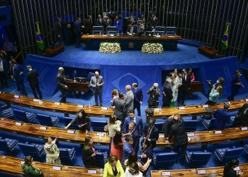 Suplentes assumem vagas deixadas por ministros do governo Lula