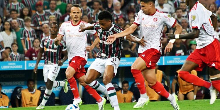 Mesmo com um a menos, Flu arranca empate com o Inter na Libertadores