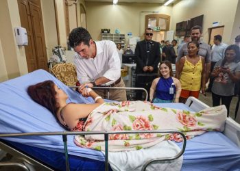 Governo entrega novo Espaço Acolhimento e efetiva 323 servidores na Santa Casa