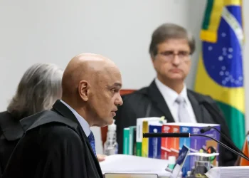 Moraes lê relatório e PGR reforça que Bolsonaro buscou manter poder