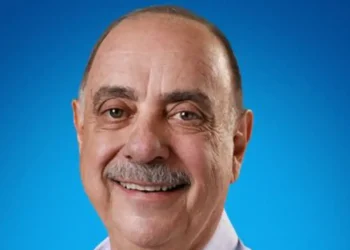 Prefeito de BH tem parada cardiorrespiratória e estado de saúde piora