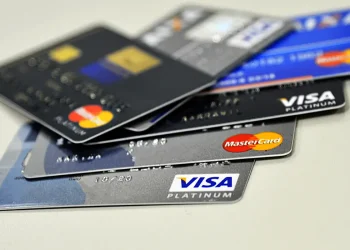Metade dos brasileiros sofreu fraude em 2024, diz Serasa Experian