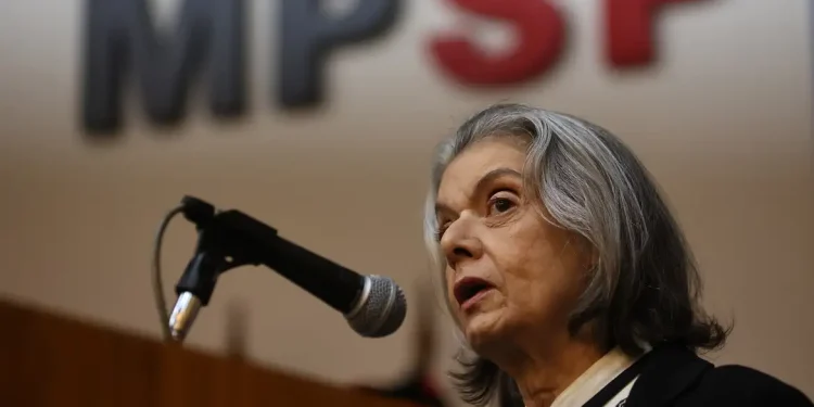 Brasil vive guerra contra as mulheres, diz ministra sobre violência