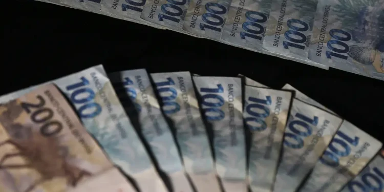 Dívida Pública sobe 3,3% em fevereiro e aproxima-se de R$ 7,5 trilhões