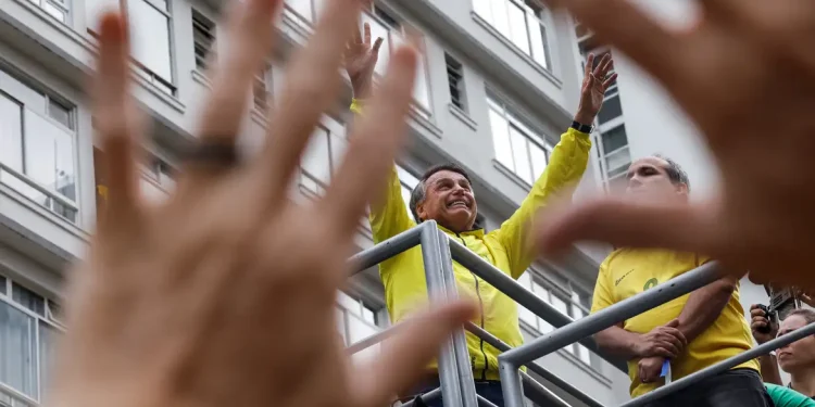 Bolsonaro nega tentativa de golpe e diz esperar por “ajuda externa”