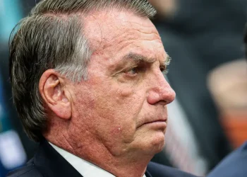 Após cirurgia, Bolsonaro tem quadro clínico estável, diz boletim