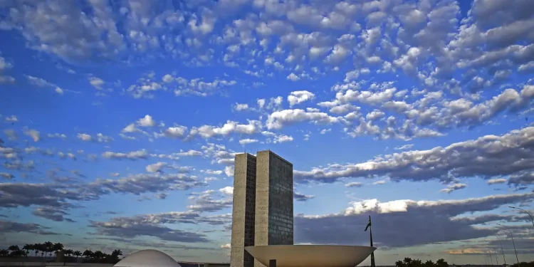 Conheça o perfil dos deputados que assinaram urgência do PL da Anistia