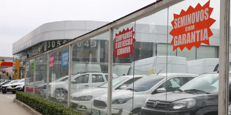 Vendas de veículos financiados têm queda em março, diz B3