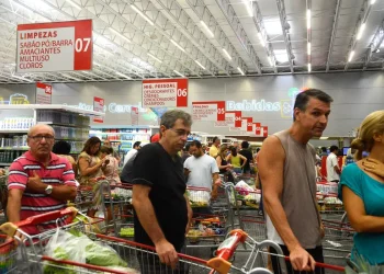 Inflação desacelera e fecha março em 0,56%, pressionada por alimentos