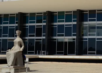 Maioria do STF mantém indenização de Eduardo Bolsonaro a jornalista