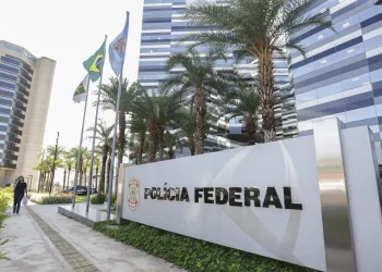 Operação da PF investiga descontos irregulares em benefícios do INSS