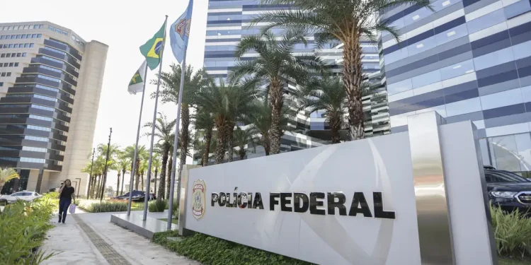 Operação da PF investiga descontos irregulares em benefícios do INSS