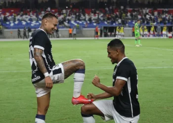 Remo vence o Curitiba, quebra tabu e entra no G-4 da Série B