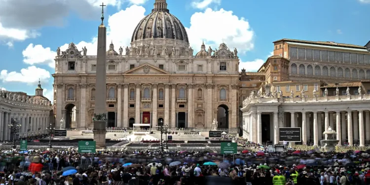 Lula e comitiva desembarcam em Roma para funeral do papa Francisco