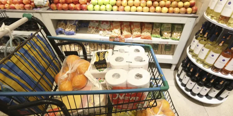 Prévia da inflação de abril fica em 0,43%, puxada pelos alimentos
