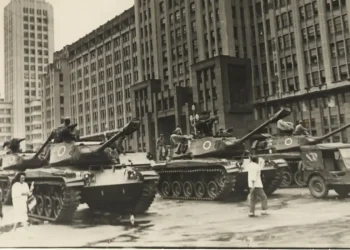Golpe de 1964: manutenção de tutela militar permitiu golpismo do 8/1