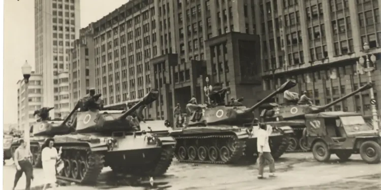 Golpe de 1964: manutenção de tutela militar permitiu golpismo do 8/1