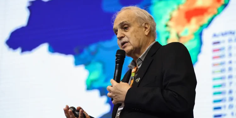 Brasil pode zerar emissões até 2040, diz Carlos Nobre