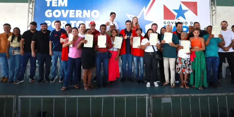 Governo do Pará beneficia 400 famílias com títulos de terra, em Tomé-Açu