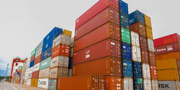 Balança comercial tem superávit de US$ 8,15 bilhões em abril
