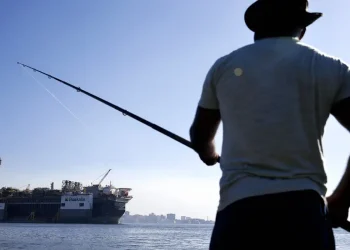 Especialistas alertam para risco de novas frentes de petróleo no país