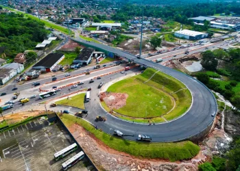 Trechos das avenidas Três Corações e Mário Covas serão interditados para avanço das obras do viaduto