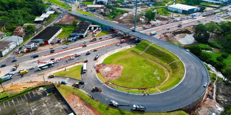 Trechos das avenidas Três Corações e Mário Covas serão interditados para avanço das obras do viaduto