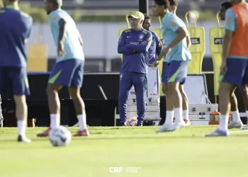 Carlo Ancelotti comanda o primeiro treino da seleção brasileira