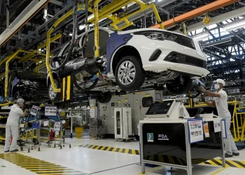 Indústria cai 0,5% em maio e recua pelo segundo mês seguido