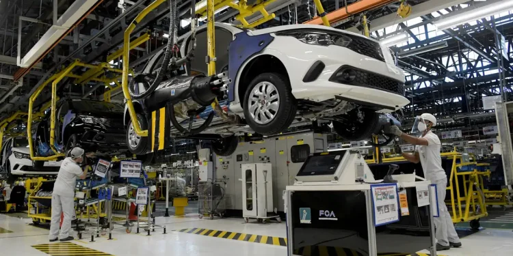 Indústria cai 0,5% em maio e recua pelo segundo mês seguido