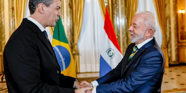 Lula e Santiago Peña conversam sobre caso de espionagem da Abin