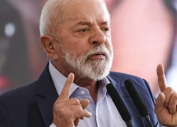 Lula diz que Motta descumpriu acordo e derrubada do IOF foi absurda