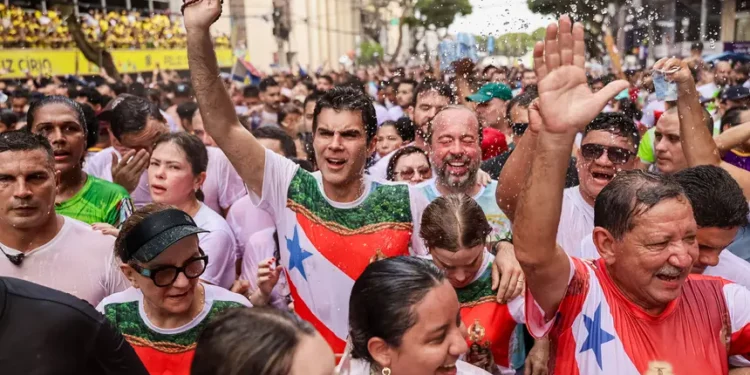 Helder Barbalho e Hana Ghassan se integram à multidão que reverencia Maria no Círio 2025