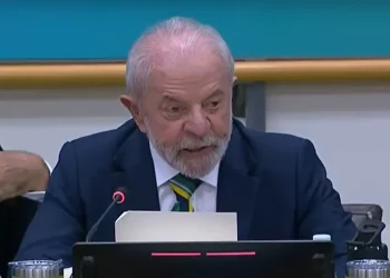 Lula diz que gestor que deixa obra parada deve ser preso