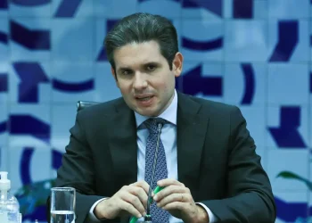Hugo Motta confirma para hoje votação de isenção do Imposto de Renda