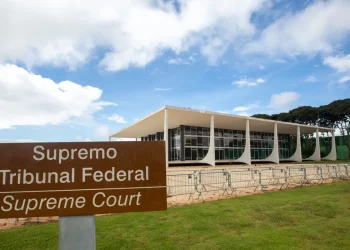 STF inicia julgamento sobre vínculo de emprego de motoristas de apps