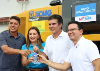 Governo do Pará entrega máquinas para reforçar a manutenção de estradas vicinais