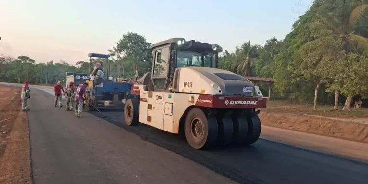 Pavimentação da PA-151 avança para etapa final e consolida novo eixo logístico no Pará
