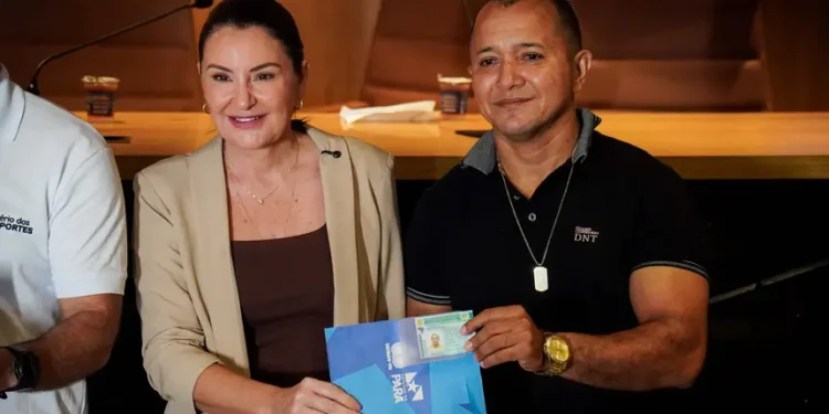 Pará entrega CNHs Pai D’égua a rodoviários e apresenta nova área de vistoria modernizada no Detran
