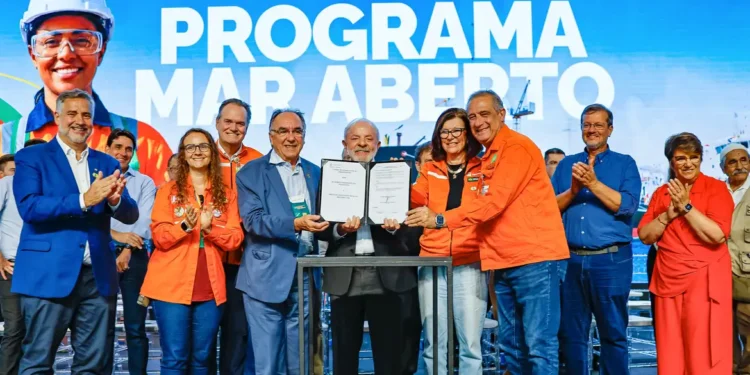 Petrobras assina contrato bilionário para fabricar navios no RS