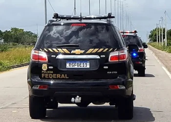 PF realiza operação para combater tráfico de cocaína do PCC