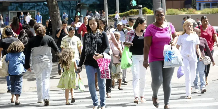 Desemprego cai para 5,1% em dezembro, o menor já registrado