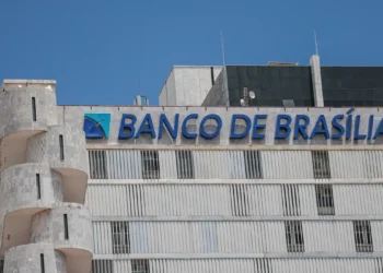 Justiça bloqueia ações do BRB ligadas a Banco Master