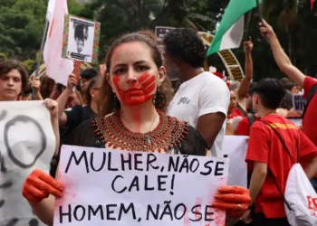 Brasil atinge recorde de feminicídios em 2025: quatro mortes por dia