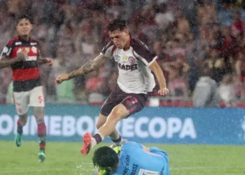 Flamengo luta, mas sucumbe diante do Lanús e perde título da Recopa