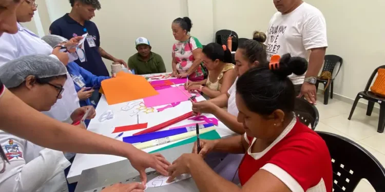 Hospital de Capanema faz oficina de itens de carnaval para pacientes e acompanhantes