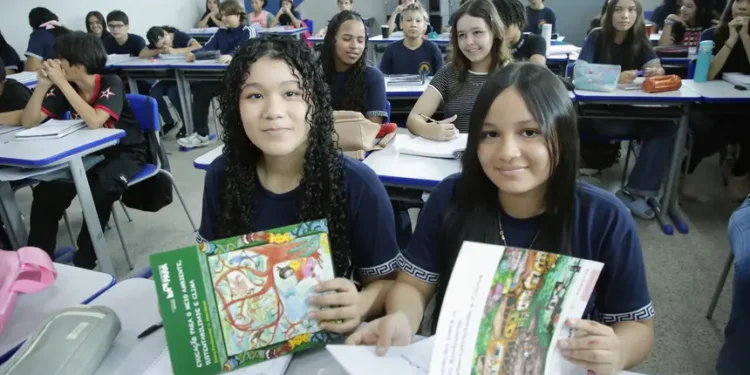 Pará celebra Dia do Livro Didático com mais de 30 materiais próprios para fortalecer a rede estadual