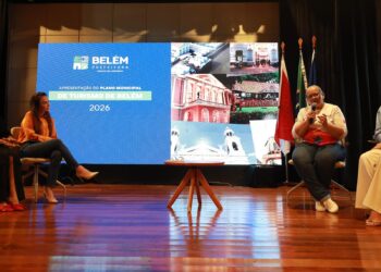 Prefeitura lança Plano Municipal de Turismo e homenageia guias